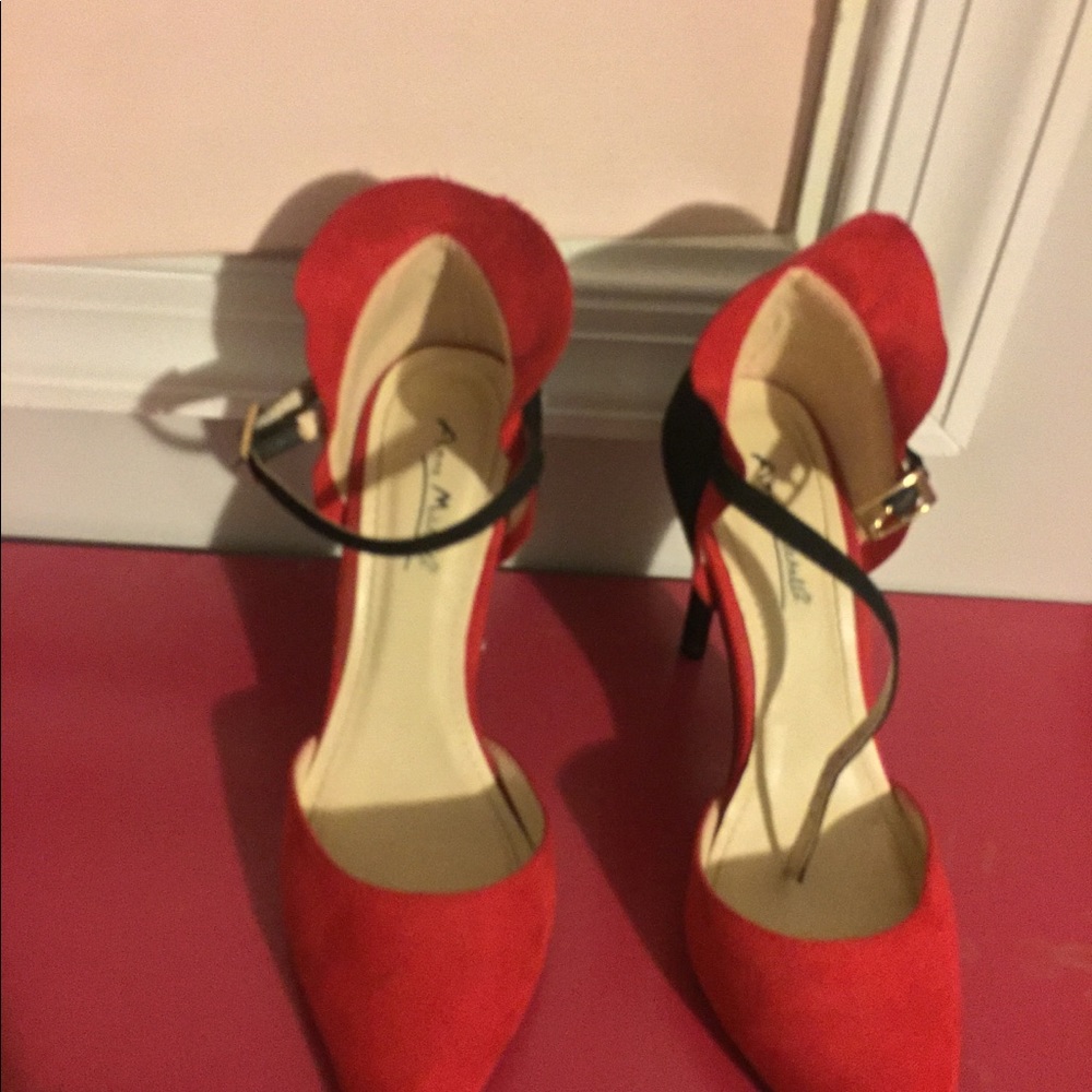 💋Red Ruffled Stilettos 👠 - Picture 3 of 7